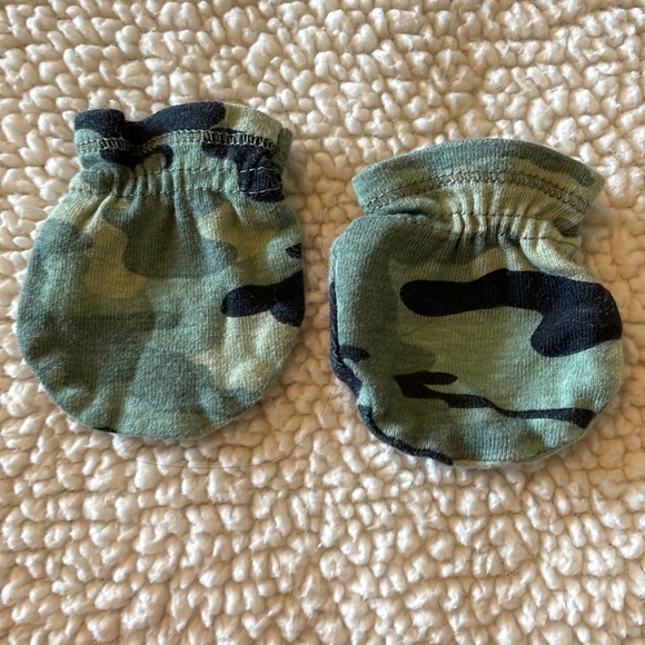 4 pack Gerber Baby Mitts - Picture 2 of 6